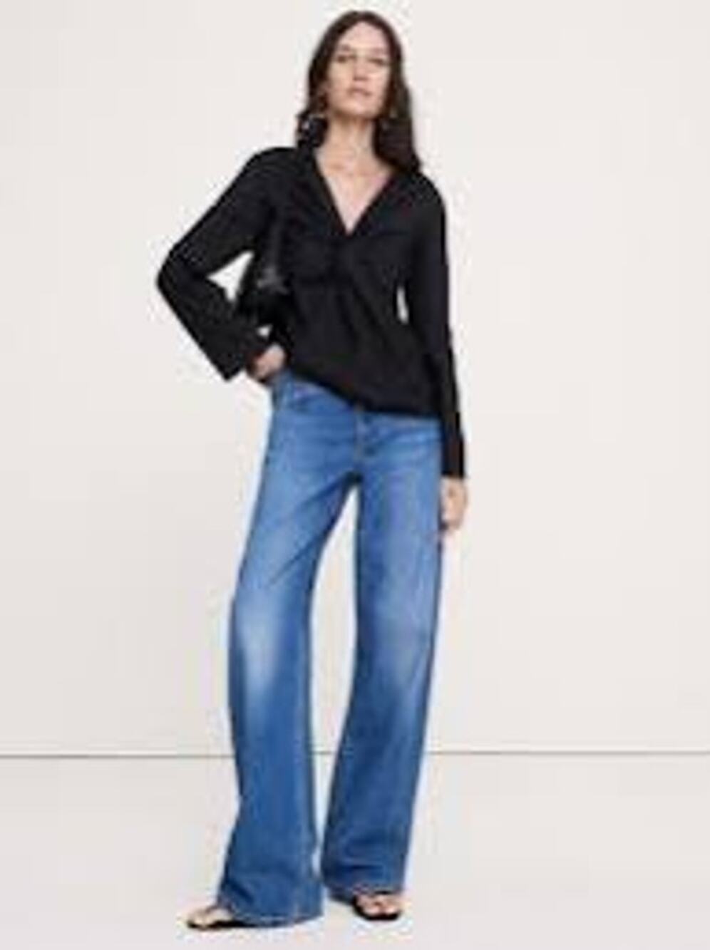 NWT Banana Republic Black Poplin V-Neck Cotton Twist Front Blouse size Medium